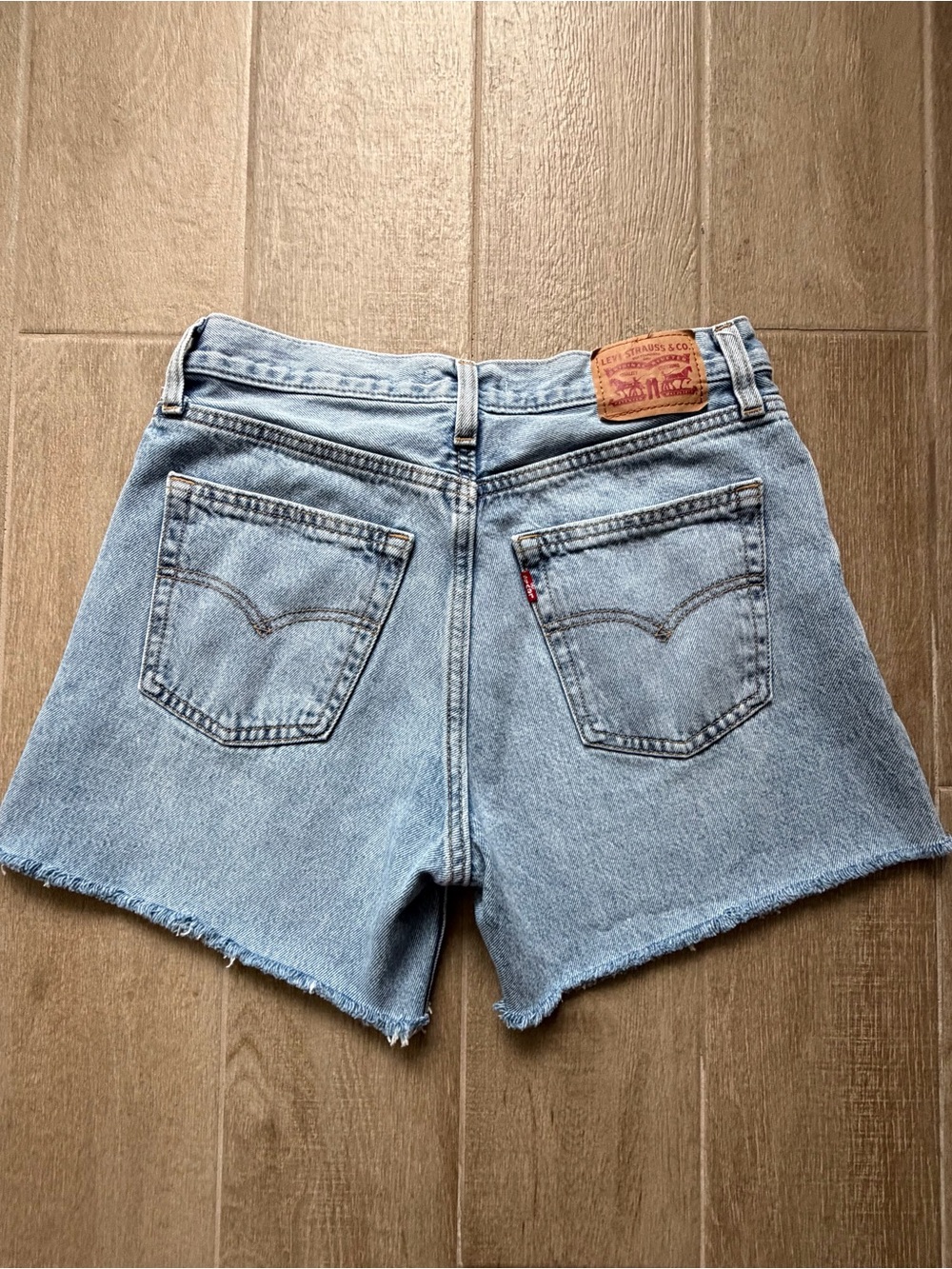 Levi's 90’s Baggy Jean Shorts Size 27 - Picture 3 of 3